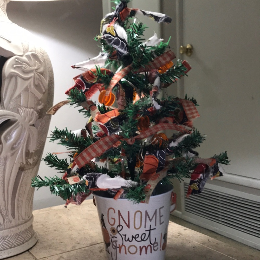 “Gnome Sweet Gnome" Fall Tree